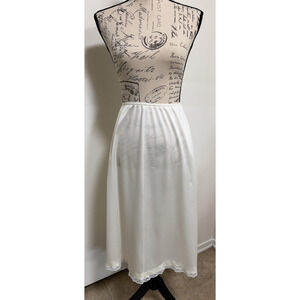 Vintage Warners Half Slip Womens Medium Cream Perfect Measure Lace Hem USA 55314